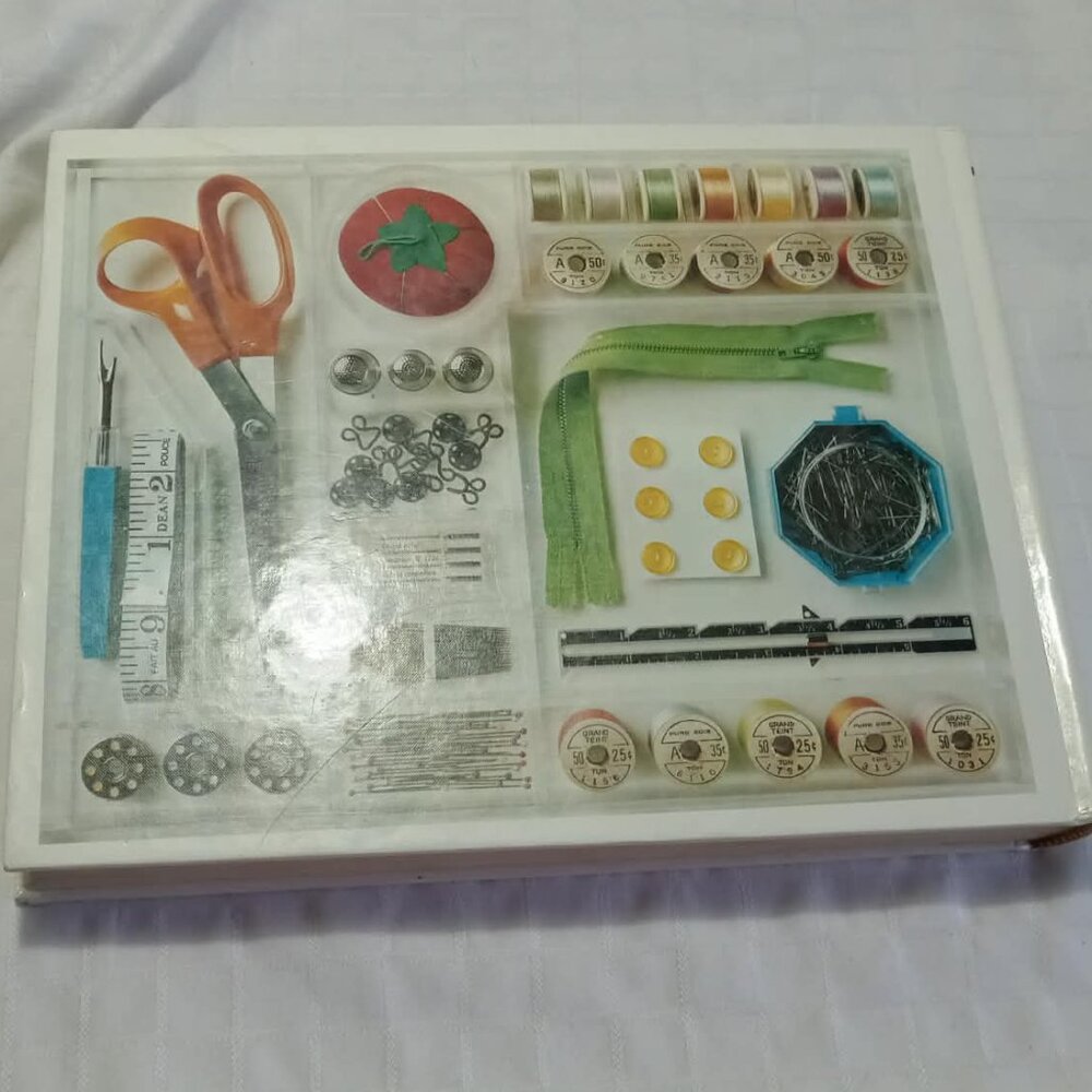 Book Guide to Creative Practical Sewing, in French - Picture 2 of 5